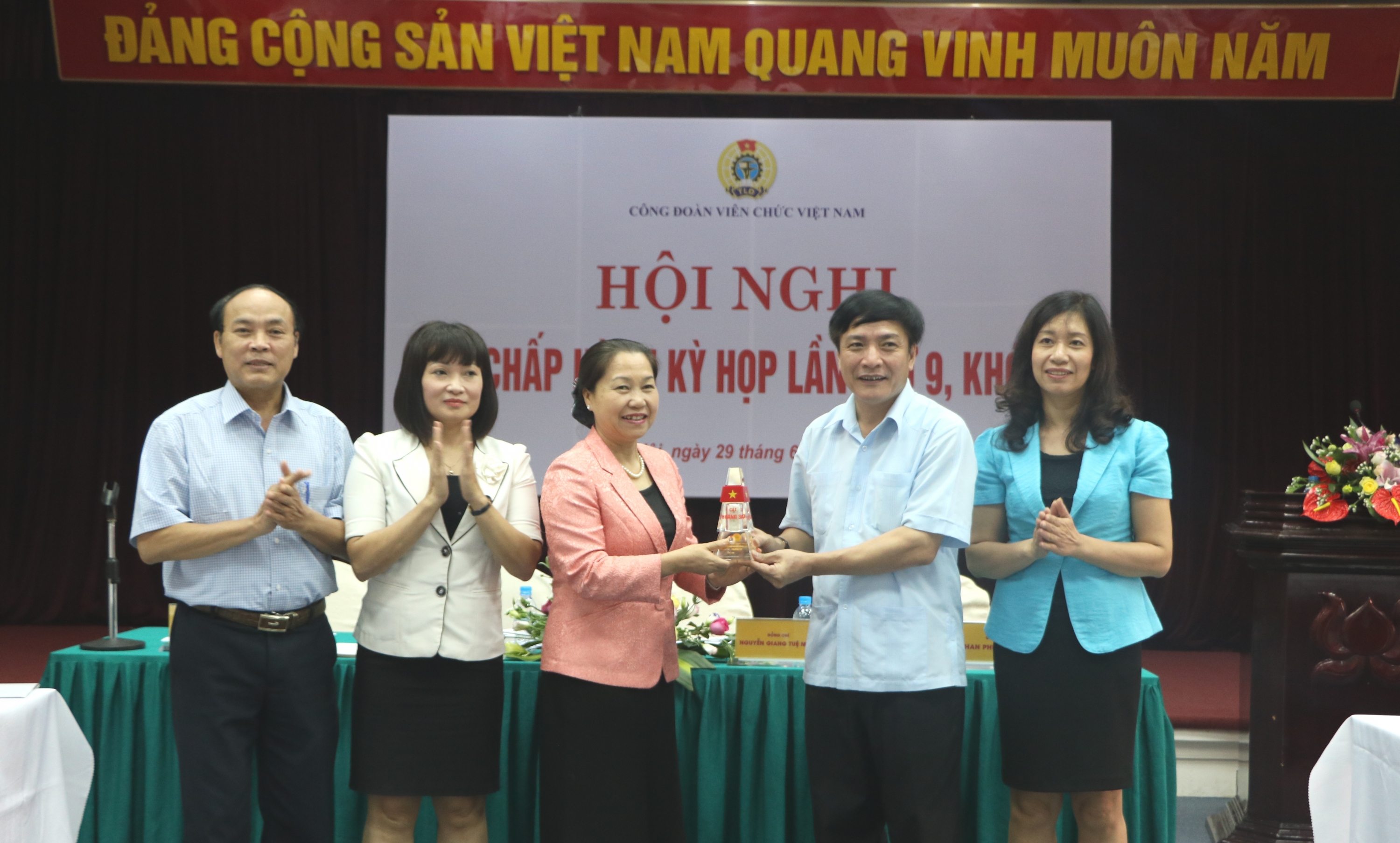 Hội nghị lần thứ 9 Ban Chấp hành Công đoàn Viên chức Việt Nam khóa IV, nhiệm kỳ 2013 – 2018