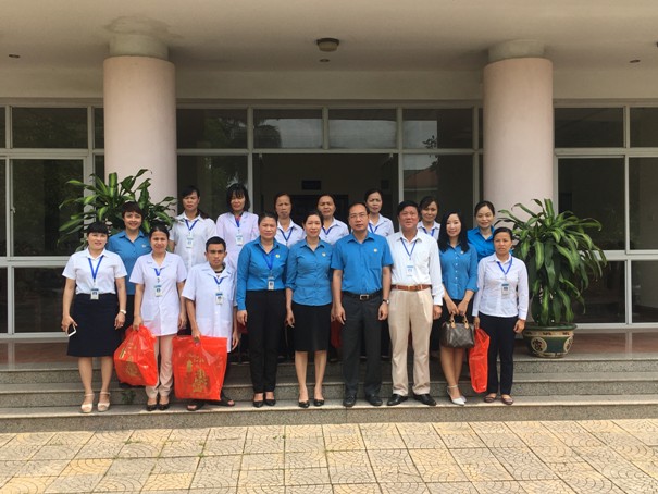 Khối Công đoàn ngành Trung ương thăm và tặng quà tại Làng Hữu nghị Việt Nam