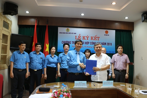 Công đoàn Viên chức Việt Nam và Bộ Nội vụ ký kết chương trình phối hợp công tác năm 2019