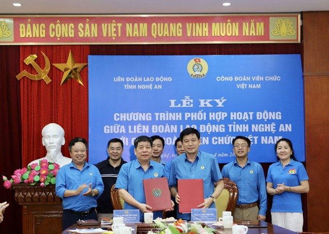 Công đoàn Viên chức Việt Nam tiếp tục ký kết chương trình phối hợp hoạt động giai đoạn 2021 - 2028 với Liên đoàn Lao động tỉnh Hà Tĩnh và Nghệ An