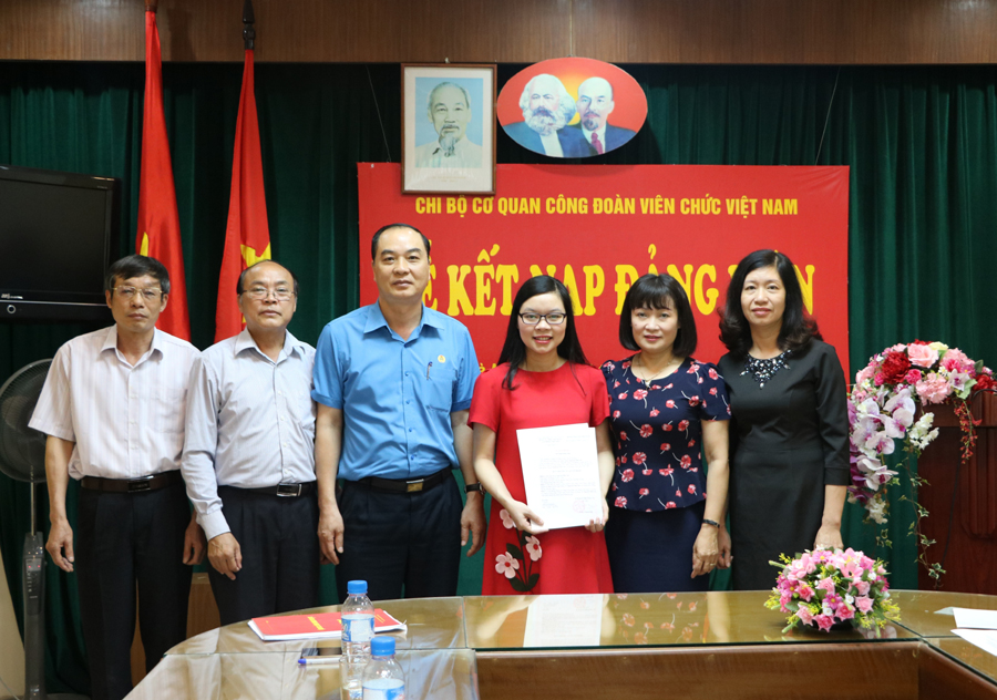 Công đoàn Viên chức Việt Nam:  Lễ kết nạp Đảng viên