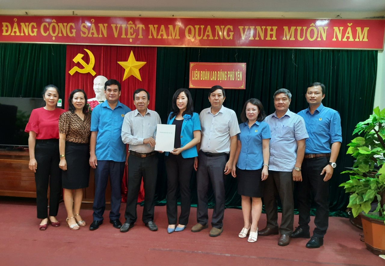 Khảo sát việc thực hiện Chương trình phối hợp hoạt động giữa  Công đoàn Viên chức Việt Nam và Liên đoàn Lao động các tỉnh, thành phố