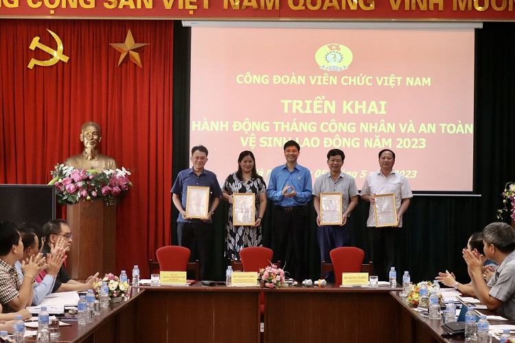 CĐVC Việt Nam tổ chức Hội nghị triển khai hành động Tháng Công nhân và an toàn vệ sinh lao động năm 2023.