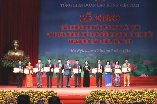 Tổng Liên đoàn Lao động Việt Nam tổ chức Lễ trao Giải thưởng Nguyễn Văn Linh lần thứ Nhất và tuyên dương 90 cán bộ công đoàn cơ sở lần thứ IV, năm 2019