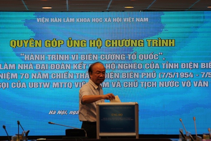 Công đoàn Viện Hàn lâm khoa học xã hội Việt Nam tổ chức chương trình quyên góp ủng hộ chương trình làm nhà đại đoàn kết cho hộ nghèo của tỉnh Điện Biên