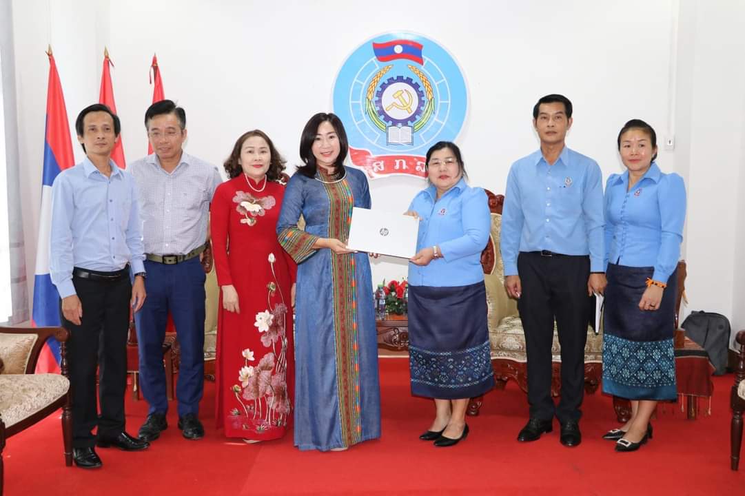 Công đoàn Viên chức Việt Nam thăm và làm việc với Trung ương Liên hiệp Công đoàn Lào