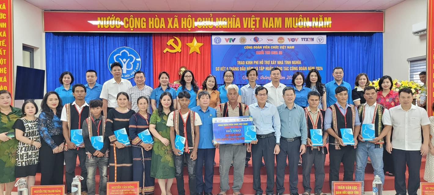 Khối Thi đua III - Công đoàn Viên chức Việt Nam hỗ trợ kinh phí xây nhà tình nghĩa tại tỉnh Gia Lai