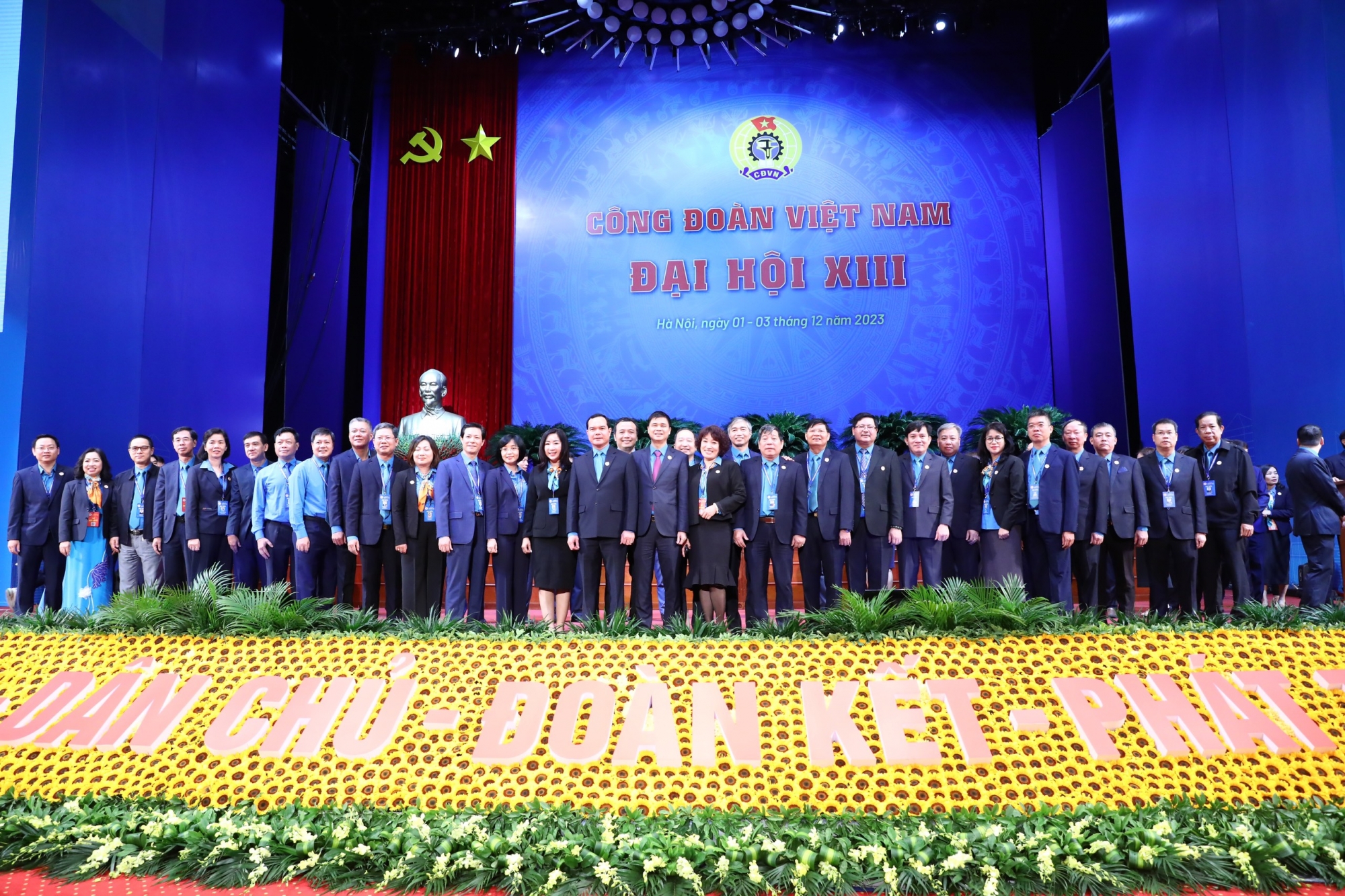 Đoàn đại biểu Công đoàn Viên chức Việt Nam tham dự Đại hội XIII Công đoàn Việt Nam