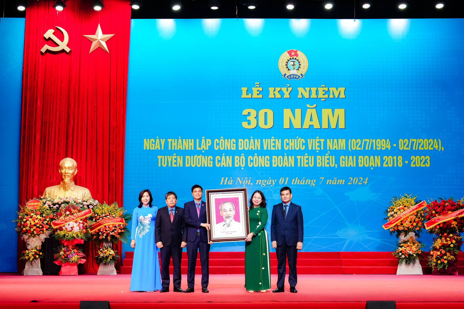 Ảnh: Lễ kỷ niệm 30 năm Ngày thành lập Công đoàn Viên chức Việt Nam, tuyên dương cán bộ công đoàn tiêu biểu giai đoạn 2018 - 2023