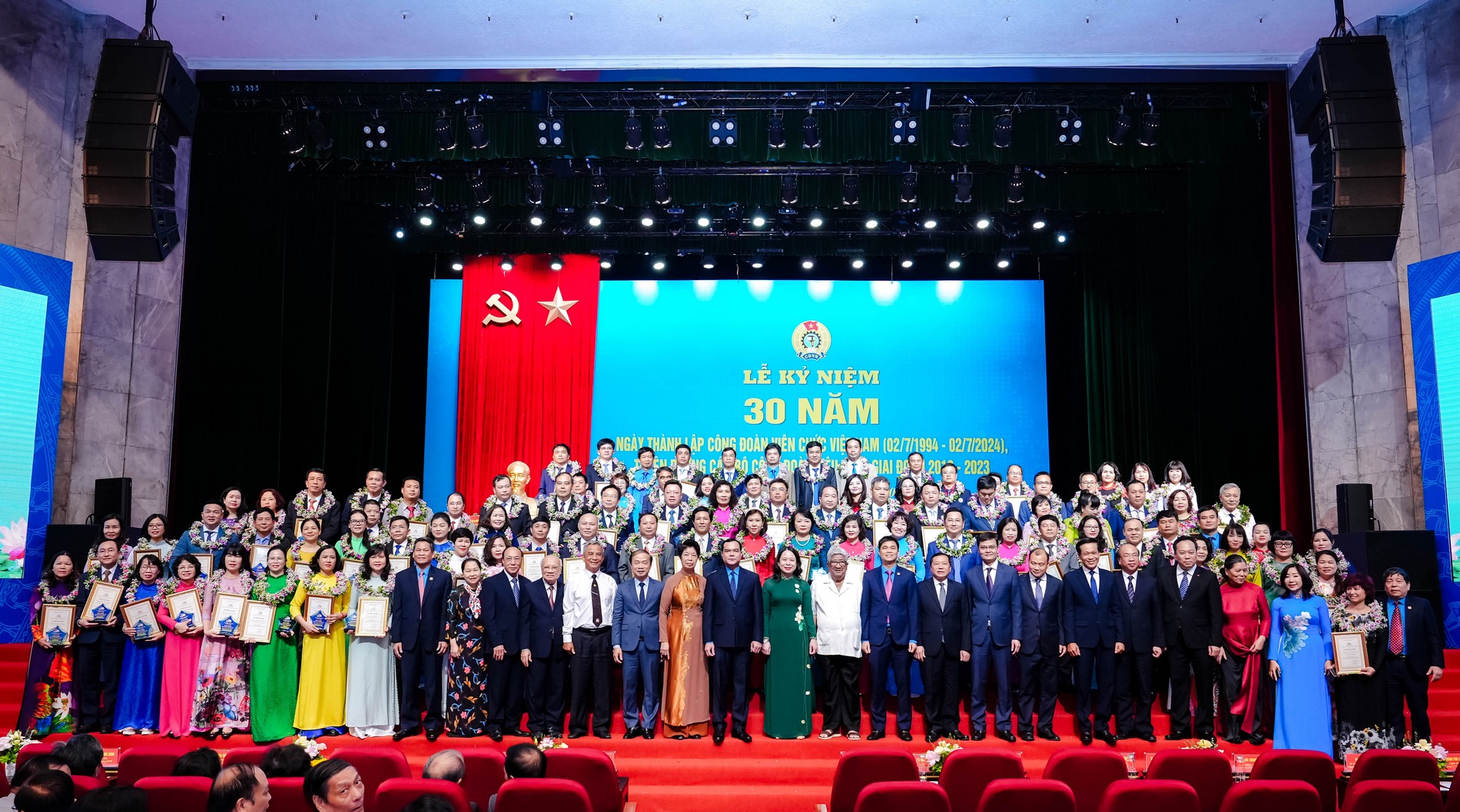 Ảnh: 100 cán bộ công đoàn tiêu biểu các cấp Công đoàn Viên chức Việt Nam, giai đoạn 2018 - 2013