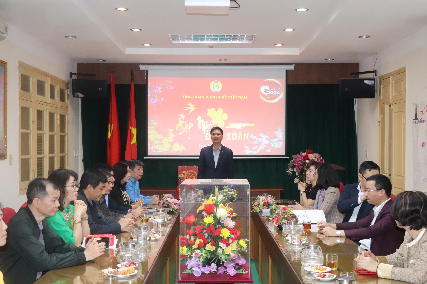Lãnh đạo Tổng Liên đoàn Lao động Việt Nam thăm và chúc Tết cán bộ, công chức, nhân viên Công đoàn Viên chức Việt Nam