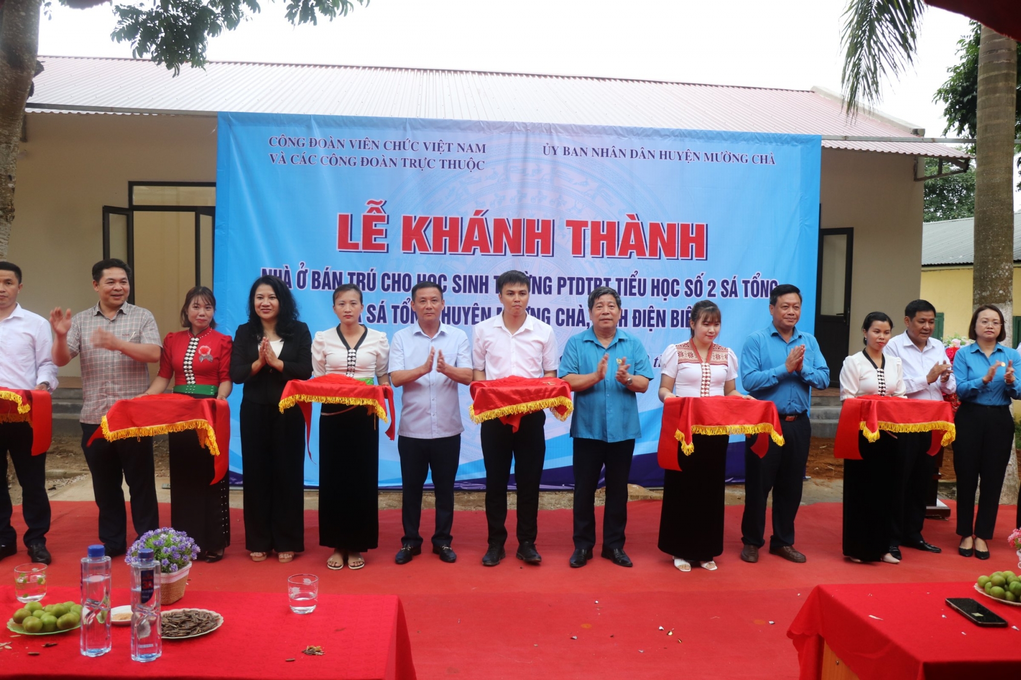 Công đoàn Viên chức Việt Nam khánh thành nhà bán trú cho học sinh và trao quà cho các gia đình có hoàn cảnh khó khăn tại Điện Biên