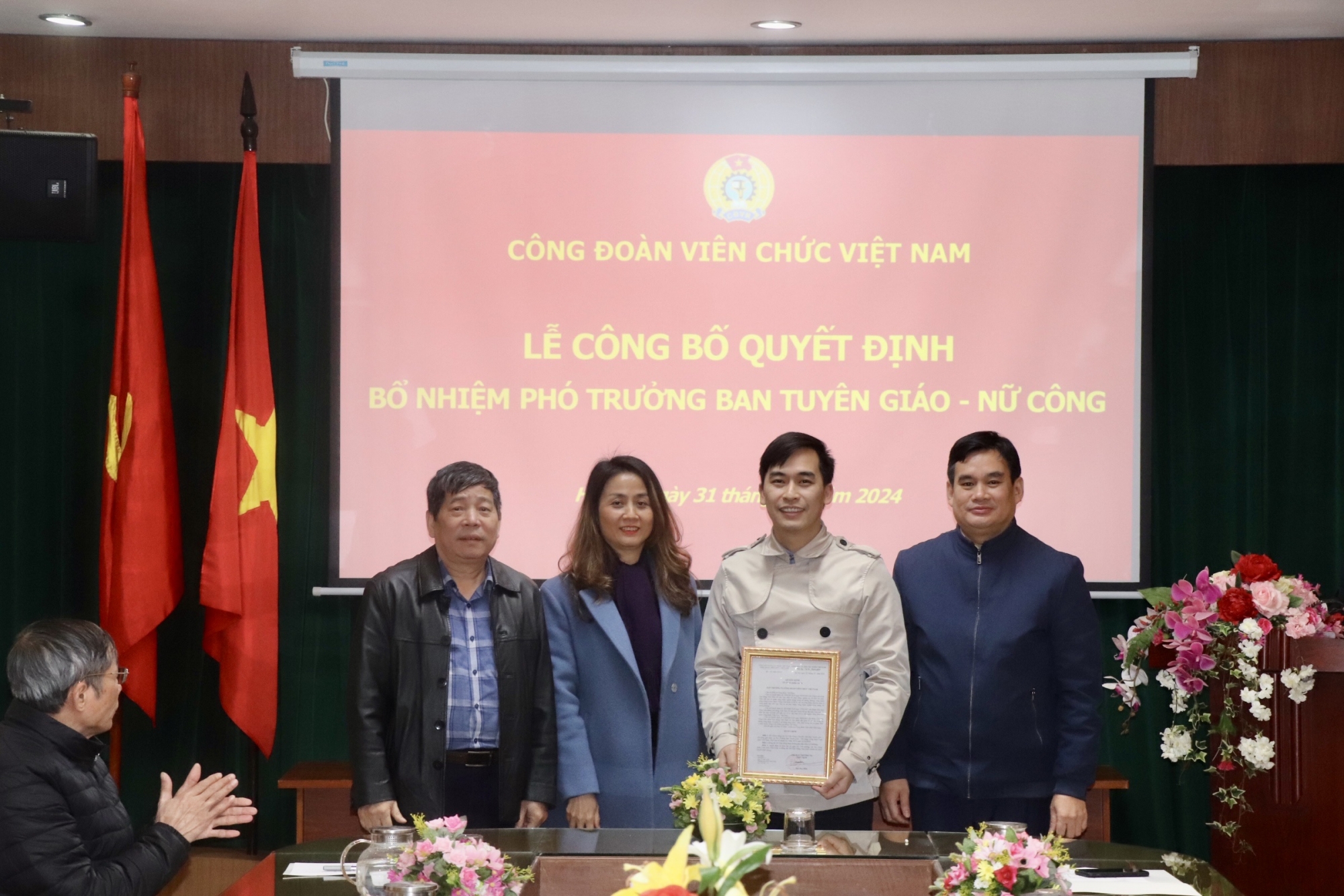 Công bố quyết định bổ nhiệm Phó Trưởng ban Tuyên giáo - Nữ công  Công đoàn Viên chức Việt Nam