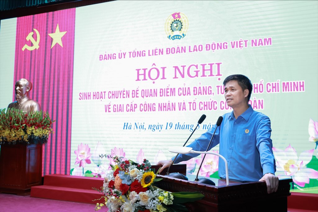  Đảng ủy Tổng Liên đoàn Lao động Việt Nam tổ chức hội nghị sinh hoạt chuyên đề nhân kỷ niệm 135 năm Ngày sinh Chủ tịch Hồ Chí Minh