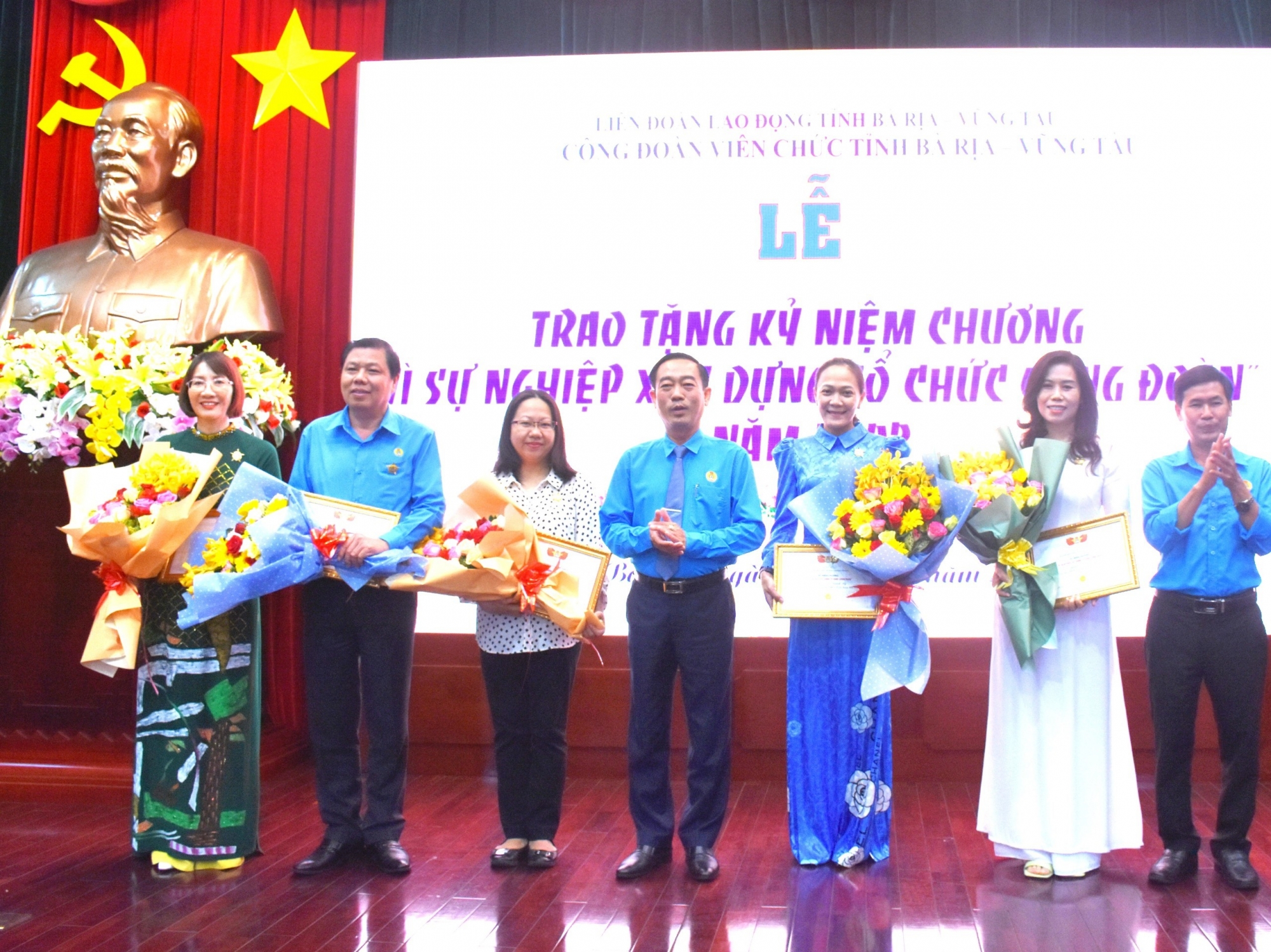 CĐVC tỉnh Bà Rịa - Vũng Tàu tổ chức Lễ trao tặng Kỷ niệm chương “Vì sự nghiệp xây dựng tổ chức Công đoàn”