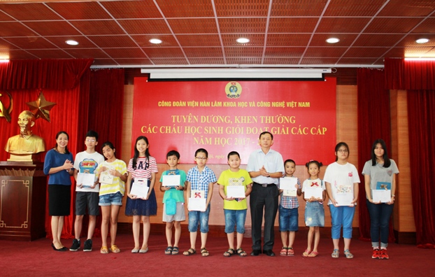 Lễ tuyên dương học sinh giỏi năm học 2017 – 2018 Công đoàn Viện Hàn lâm Khoa học và Công nghệ Việt Nam