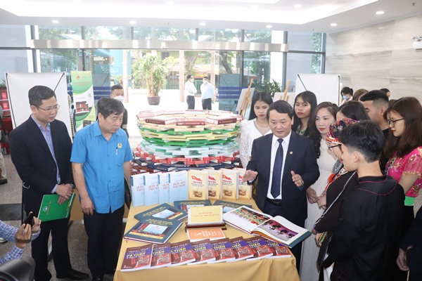 Công đoàn Ủy ban Dân tộc hưởng ứng “Ngày sách và Văn hóa đọc Việt Nam”