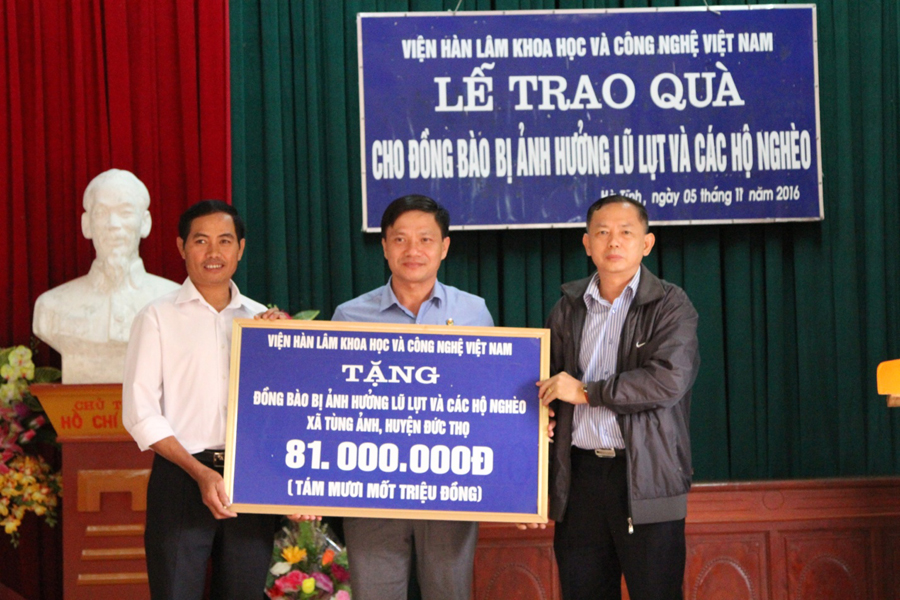 CĐ Viện Hàn lâm Khoa học và Công nghệ Việt Nam ủng hộ đồng bào vùng bị ảnh hưởng lũ lụt và hộ nghèo tại tỉnh Hà Tĩnh