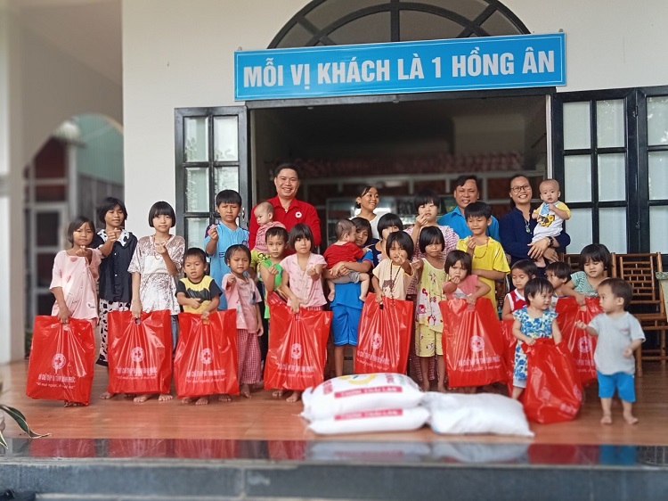 CĐVC tỉnh Bình Phước hưởng ứng Tháng Cao điểm Vì người nghèo