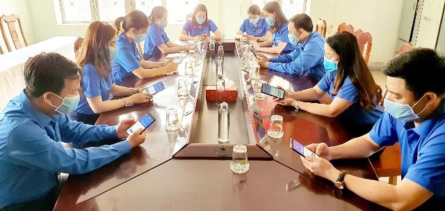 CĐVC tỉnh Quảng Trị: CBCCVCLĐ, đoàn viên tích cực cài đặt ứng dụng Bluezone