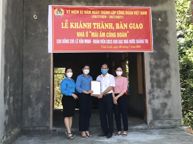 CĐVC tỉnh Quảng Trị tổ chức bàn giao nhà 