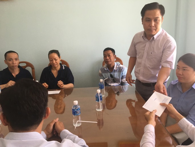 Công đoàn Viên chức tỉnh Bình Thuận trao quà nhân dịp Tháng Công nhân năm 2018