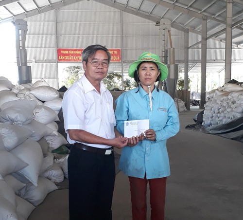 CĐVC tỉnh Quảng Trị thăm hỏi, trợ cấp đoàn viên nhân dịp Tháng Công nhân năm 2018