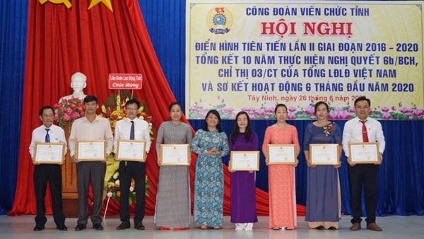 Công đoàn Viên chức tỉnh Tây Ninh - Biểu dương 24 điển hình tiên tiến giai đoạn 2016 - 2020