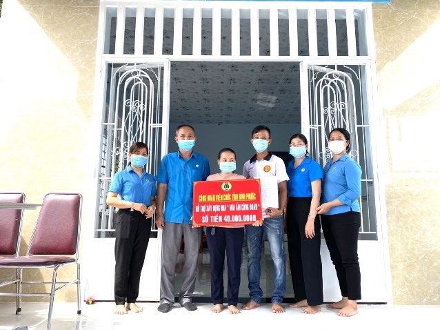Trao nhà “Mái ấm công đoàn” cho Đoàn viên Cao Thị Hải Đăng, Công đoàn Ban Tuyên giáo Tỉnh ủy Bình Phước