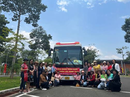 Công đoàn Viên chức tỉnh Bình Phước tổ chức chuyến đi “về nguồn” năm 2022