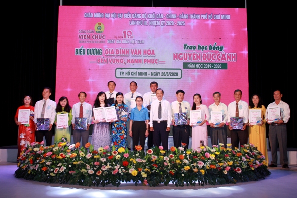 CĐVC Thành phố Hồ Chí Minh -  Tổ chức các hoạt động Kỷ niệm 19 năm Ngày Gia đình Việt Nam, biểu dương 68 “Gia đình văn hóa, bền vững, hạnh phúc”