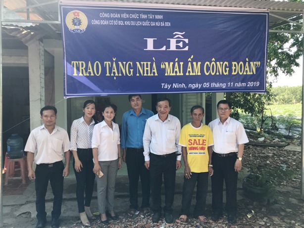 Công đoàn Viên chức tỉnh Tây Ninh trao tặng nhà Mái ấm công đoàn