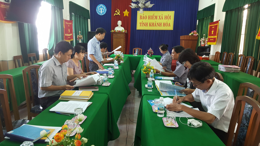 CĐVC tỉnh Khánh Hòa kiểm tra việc chấp hành điều lệ CĐVN và tài chính công đoàn
