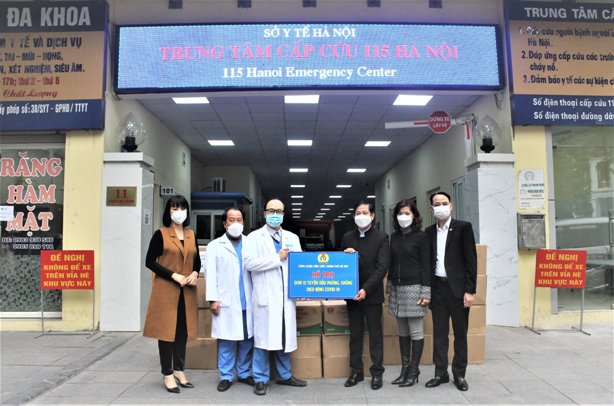 Công đoàn Viên chức Thành phố Hà Nội thăm, động viên và trao hỗ trợ cho tuyến đầu phòng, chống dịch Covid-19
