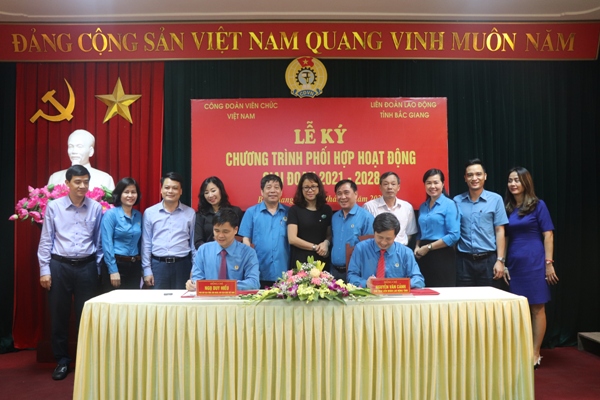 Công đoàn Viên chức Việt Nam và Liên đoàn Lao động tỉnh Bắc Giang ký kết chương trình phối hợp hoạt động công đoàn giai đoạn 2021 - 2028