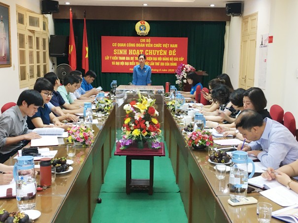 Chi bộ Cơ quan Công đoàn Viên chức Việt Nam tổ chức sinh hoạt chuyên đề “Lấy ý kiến tham gia vào dự thảo văn kiện đại hội đảng bộ các cấp và Đại hội đại biểu toàn quốc lần thứ XIII của Đảng”