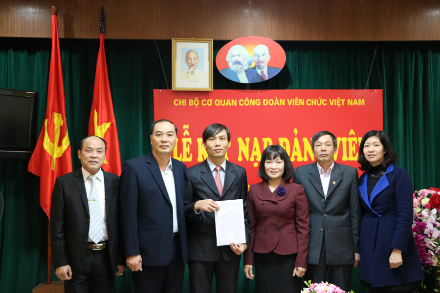 Công đoàn Viên chức Việt Nam: Lễ kết nạp Đảng viên