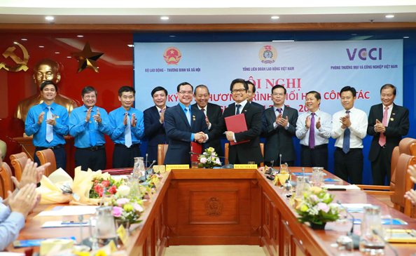 Ký kết chương trình phối hợp giữa  Tổng Liên đoàn Lao động Việt Nam với Bộ Lao động, Thương binh và  Xã hội; Phòng Thương mại và Công nghiệp Việt Nam