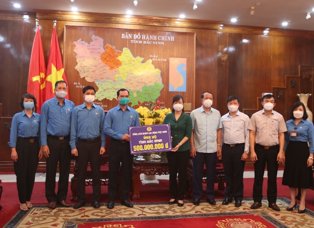 Tổng LĐLĐ Việt Nam: Trao hỗ trợ trị giá 3,4 tỷ đồng tại Bắc Giang và Bắc Ninh