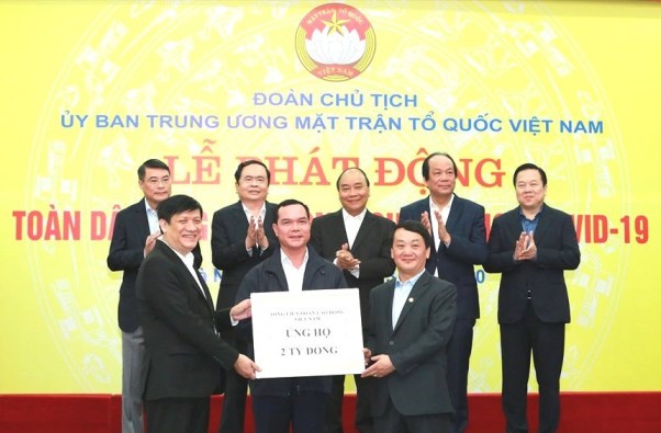 Công đoàn Việt Nam ủng hộ 2 tỉ đồng phòng chống dịch COVID-19