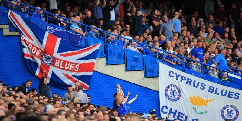 Tên của người hâm mộ Chelsea là gì? Biệt danh: The Blues và Green Tea