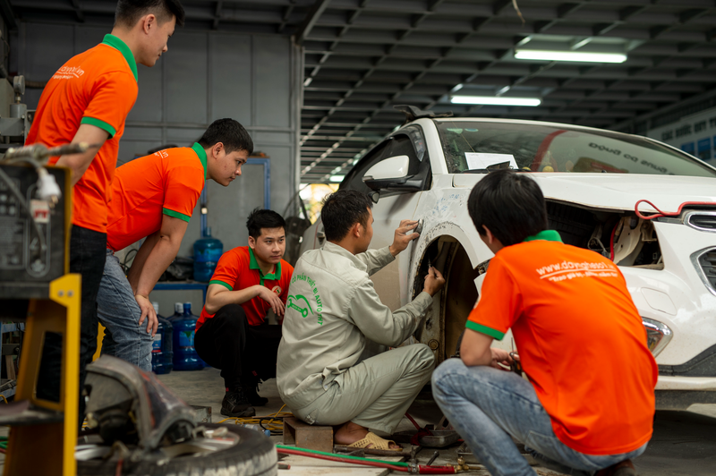 Cửa hàng sửa chữa ô tô