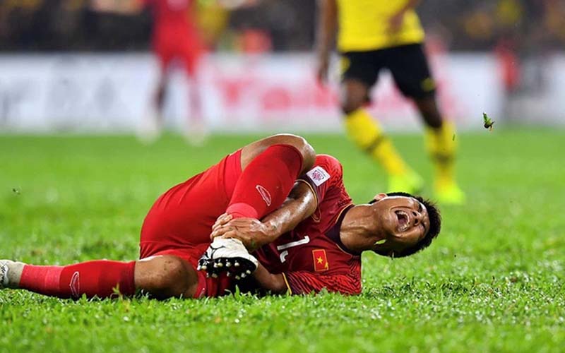 Những chấn thương thường gặp khi chơi bóng đá và cách điều trị