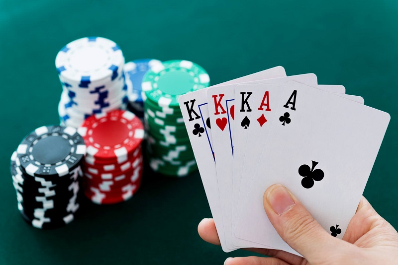 Small Blind trong poker là gì? Tất cả những gì bạn cần biết