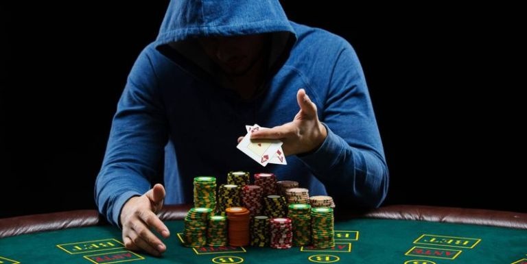 Cá poker là gì? Dấu hiệu nhận biết cá poker