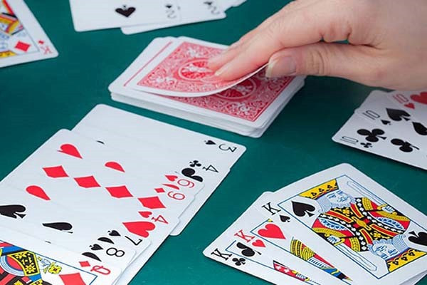 Phom là gì? Khám phá ý nghĩa và chiến thuật đằng sau Phom
