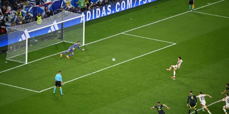 Luật lợi thế trong bóng đá: Góc nhìn sâu sắc, thực tế và dễ hiểu