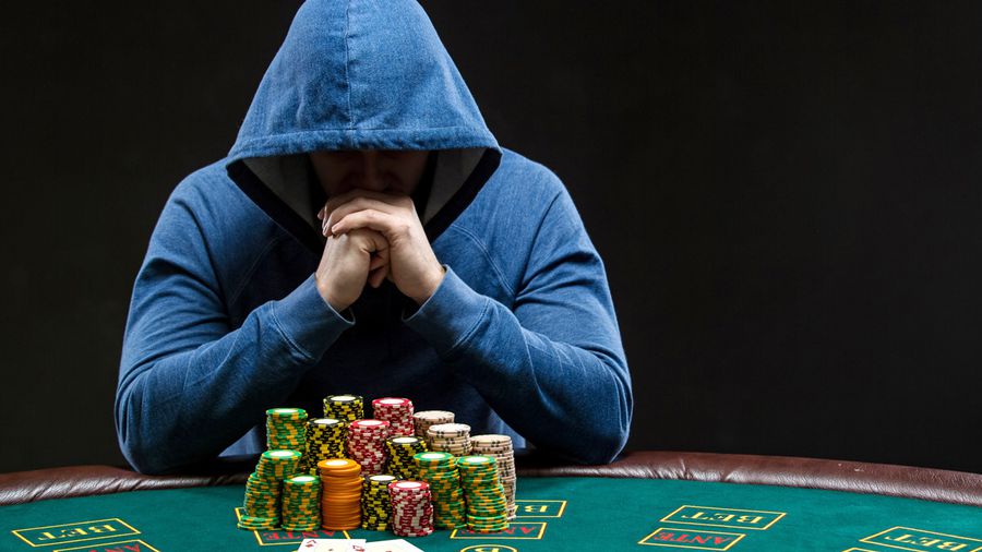 Khuôn mặt lạnh lùng là gì? Bí quyết để giữ sức khỏe khi chơi poker.