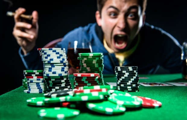 Khuôn mặt lạnh lùng là gì? Bí quyết để giữ sức khỏe khi chơi poker.