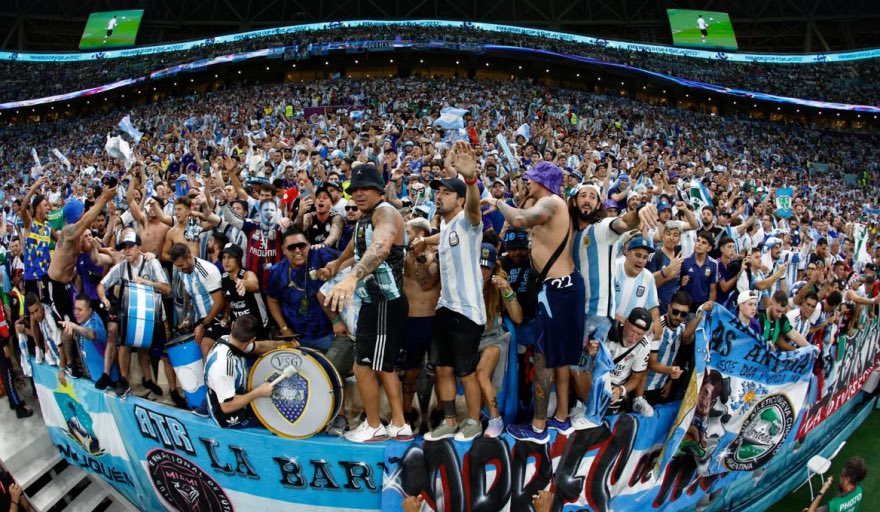 Argentina đưa người hâm mộ lên máy bay đến Pháp và Messi gửi tin nhắn cho Mascherano